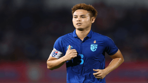 Theerathon Bunmathan sáng cửa trở lại ĐTQG Thái Lan